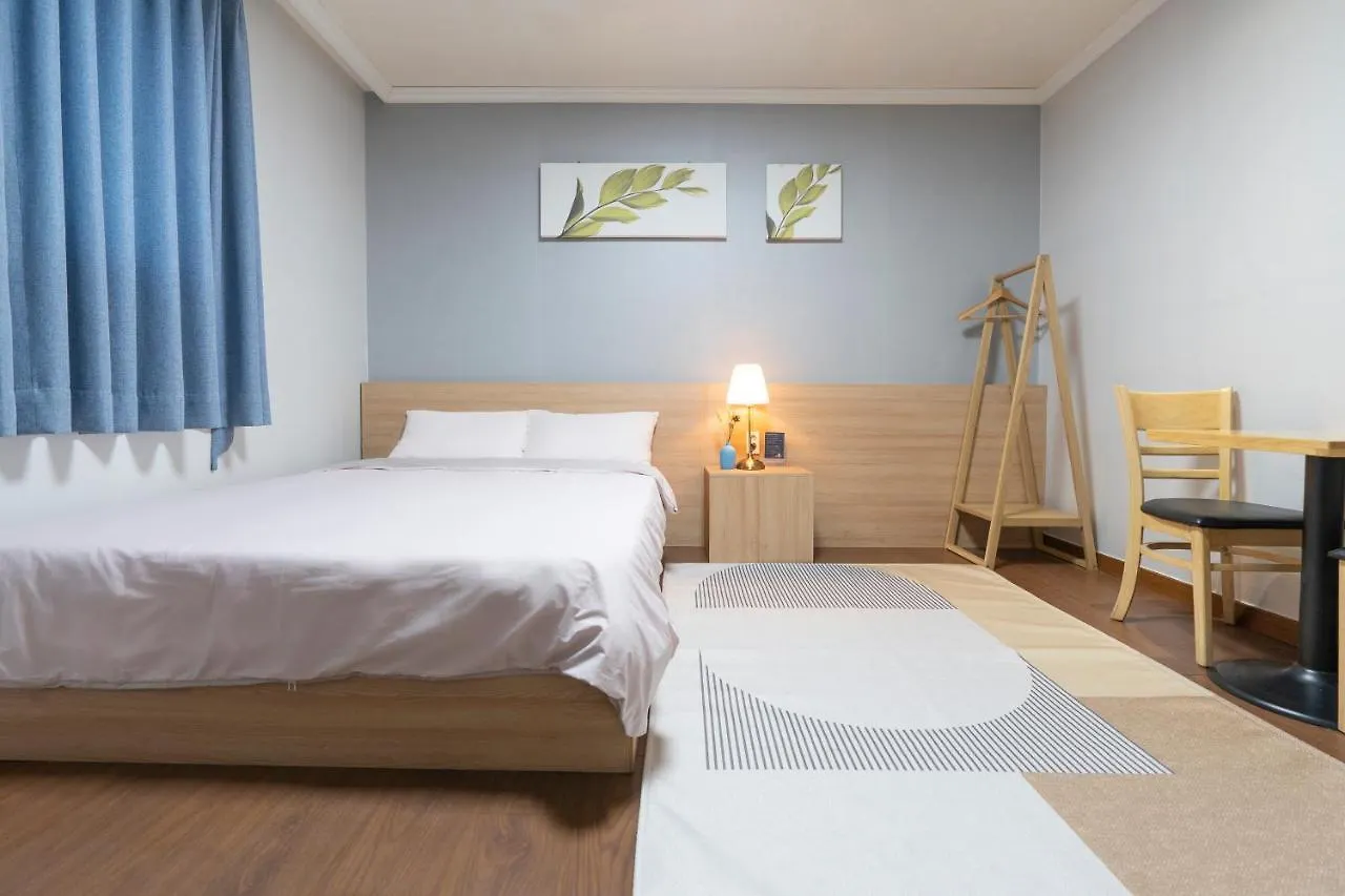 Ellui Hotel Jeju 3*,
